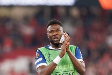 UEFA Avrupa Ligi maçında SL Benfica ve Olympique de Marseille arasında Estadio Da Luz, Lizbon, Portekiz 'de oynanan Chancel Mbemba maçı sırasında. (Maciej Rogowski)