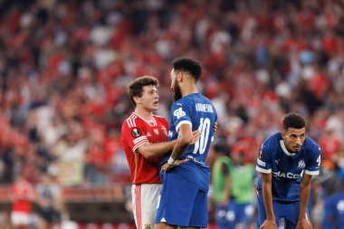 Joao Neves, Pierre-Emeric Aubameyang UEFA Avrupa Ligi maçında SL Benfica ve Olympique de Marseille arasında Estadio Da Luz, Lizbon, Portekiz 'de oynanmıştır. (Maciej Rogowski)