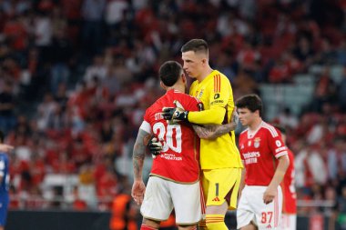 Nicolas Otamendi, Anatoliy Trubin UEFA Avrupa Ligi maçında SL Benfica ve Olympique de Marseille arasında Estadio Da Luz, Lizbon, Portekiz 'de oynanmıştır. (Maciej Rogowski)