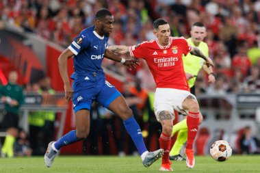 Geoffrey Kondogbia, Angel Di Maria UEFA Avrupa Ligi maçında SL Benfica ve Olympique de Marseille arasında Estadio Da Luz, Lizbon, Portekiz 'de oynandı. (Maciej Rogowski)