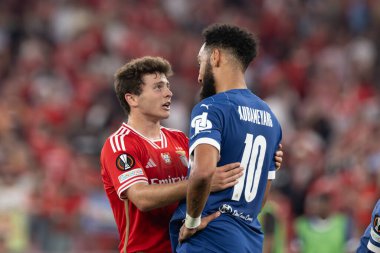 Joao Neves, Pierre-Emerick Aubameyang UEFA Avrupa Ligi maçında SL Benfica ve Olympique de Marseille arasında Estadio Da Luz, Lizbon, Portekiz 'de oynanmıştır. (Maciej Rogowski)