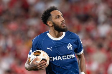 Pierre-Emerick Aubameyang, SL Benfica ile Olympique de Marseille arasında oynanan UEFA Avrupa Ligi maçında attığı golü Estadio Da Luz, Lizbon, Portekiz 'de kutlar. (Maciej Rogowski)