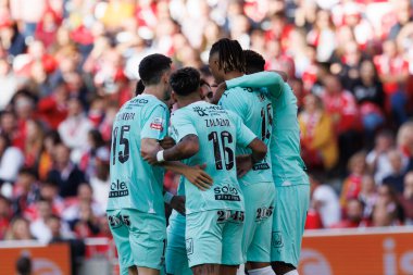 Braga 'nın oyuncuları, Portekiz' in Estadio Da Luz kentinde oynanan Liga Portekiz maçında Ricardo Horta 'nın attığı gol sonrasında SL Benfica ile SC Braga arasında oynanan maçı kutluyorlar. (Maciej Rogowski)