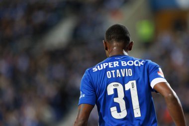 Portekiz 'in Estadio do Dragao şehrinde FC Porto ve Sporting CP arasında oynanan Liga Portekiz maçı sırasında Otavio Ataide. (Maciej Rogowski)