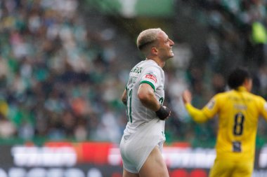 Portekiz 'deki Estadio Jose Alvalade, Lizbon' daki Liga Portekiz maçı sırasında Nuno Santos, Sporting CP ve Portimonense SC arasında oynamıştır. (Maciej Rogowski)