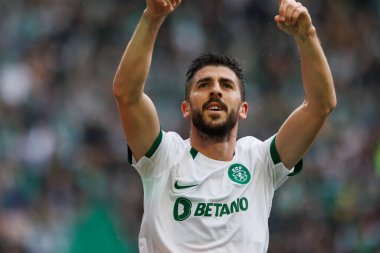 Paulinho, Portekiz 'in başkenti Lizbon' daki Estadio Jose Alvalade 'de oynanan Liga CP ve Portimonense SC maçlarında attığı golü kutlar. (Maciej Rogowski)