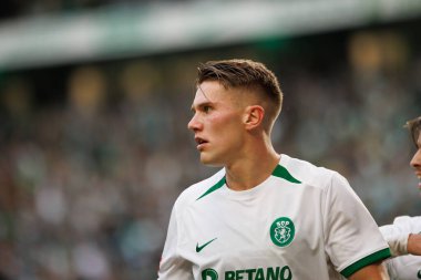 Viktor Gyokeres, Portekiz 'in Lizbon kenti Estadio Jose Alvalade' de oynanan Liga CP ve Portimonense SC maçlarında attığı golü kutluyor. (Maciej Rogowski)