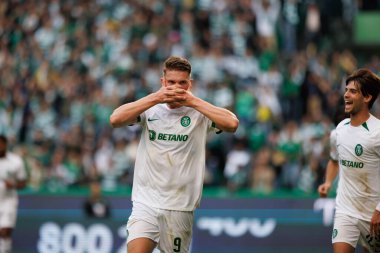 Viktor Gyokeres, Portekiz 'in Lizbon kenti Estadio Jose Alvalade' de oynanan Liga CP ve Portimonense SC maçlarında attığı golü kutluyor. (Maciej Rogowski)