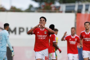 Joao Rego, Liga Portekiz 2 maçında SL Benfica B ve Pacos De Ferreira ile oynadığı Benfica Campus, Seixal, Lizbon, Portekiz maçında attığı golü kutlar. (Maciej Rogowski)