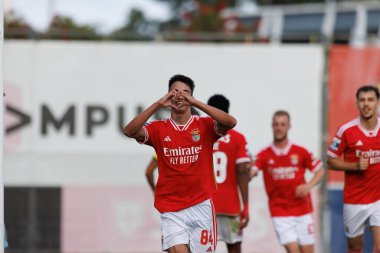 Joao Rego, Liga Portekiz 2 maçında SL Benfica B ve Pacos De Ferreira ile oynadığı Benfica Campus, Seixal, Lizbon, Portekiz maçında attığı golü kutlar. (Maciej Rogowski)