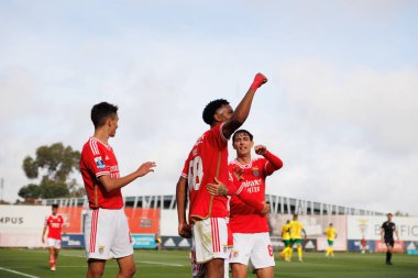 Caue, Liga Portekiz 2 maçında SL Benfica B ve Pacos De Ferreira ile oynadığı Benfica Campus, Seixal, Lizbon, Portekiz maçında gol attıktan sonra bunu kutlar. (Maciej Rogowski)