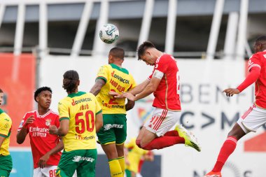 Icaro Silva, Adrian Bajrami Liga Portekiz 2 maçında SL Benfica B ve Pacos De Ferreira arasında Benfica Campus, Seixal, Lizbon, Portekiz 'de oynandı. (Maciej Rogowski)
