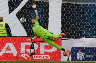 Kacper Tobiasz PKO BP Ekstraklasa maçı sırasında Lech Poznan ve Legia Warszawa arasında Enea Stadyumu, Poznan, Polonya (Maciej Rogowski)