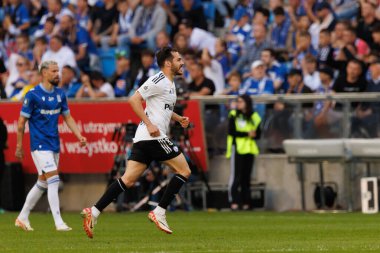 Yuri Ribeiro, Polonya 'nın Poznan kentindeki Enea Stadyumu' nda oynanan PKO BP Ekstraklasa maçında Lech Poznan ile Legia Warszawa arasında atılan golü kutluyor. (Maciej Rogowski))
