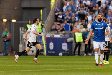Yuri Ribeiro, Polonya 'nın Poznan kentindeki Enea Stadyumu' nda oynanan PKO BP Ekstraklasa maçında Lech Poznan ile Legia Warszawa arasında atılan golü kutluyor. (Maciej Rogowski))