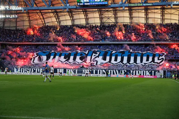 PKO BP Ekstraklasa maçında Lech Poznan ile Legia Warszawa arasında oynanan Enea Stadyumu 'nda Lech Poznan taraftarları (Maciej Rogowski)