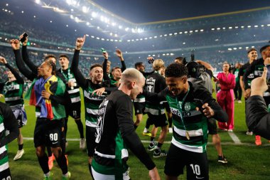 Spor Oyuncuları, Portekiz 'in Lizbon şehrindeki Estadio Jose Alvalade' de oynanan Liga CP ve GD Chaves maçlarını kutluyor. (Maciej Rogowski)