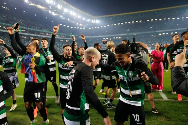 stock image Players of Sporting celebrate  during Liga Portugal game between Sporting CP and GD Chaves at Estadio Jose Alvalade, Lisbon, Portugal. (Maciej Rogowski)