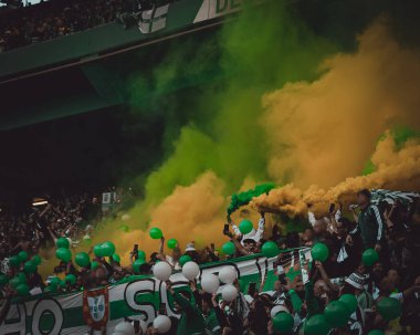 Portekiz 'deki Estadio Jose Alvalade, Lizbon' da oynanan Liga Portekiz maçı sırasında Sporting taraftarları. (Maciej Rogowski)