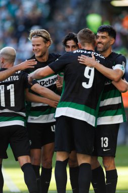 Viktor Gyokeres, Portekiz 'in Lizbon şehrindeki Estadio Jose Alvalade' de oynanan Liga CP ve GD Chaves maçlarında attığı golü kutluyor. (Maciej Rogowski)