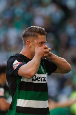 Viktor Gyokeres, Portekiz 'in Lizbon şehrindeki Estadio Jose Alvalade' de oynanan Liga CP ve GD Chaves maçlarında attığı golü kutluyor. (Maciej Rogowski)