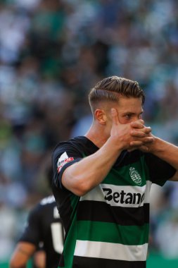 Viktor Gyokeres, Portekiz 'in Lizbon şehrindeki Estadio Jose Alvalade' de oynanan Liga CP ve GD Chaves maçlarında attığı golü kutluyor. (Maciej Rogowski)