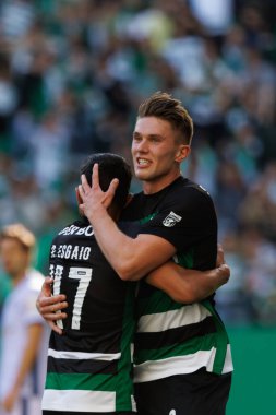 Viktor Gyokeres, Portekiz 'in Lizbon şehrindeki Estadio Jose Alvalade' de oynanan Liga CP ve GD Chaves maçlarında attığı golü kutluyor. (Maciej Rogowski)