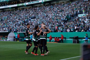 Viktor Gyokeres, Portekiz 'in Lizbon şehrindeki Estadio Jose Alvalade' de oynanan Liga CP ve GD Chaves maçlarında attığı golü kutluyor. (Maciej Rogowski)