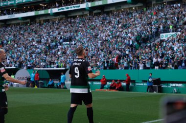 Viktor Gyokeres, Portekiz 'in Lizbon şehrindeki Estadio Jose Alvalade' de oynanan Liga CP ve GD Chaves maçlarında attığı golü kutluyor. (Maciej Rogowski)