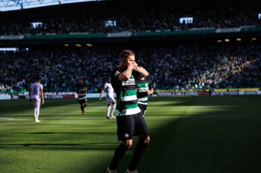 Viktor Gyokeres, Portekiz 'in Lizbon şehrindeki Estadio Jose Alvalade' de oynanan Liga CP ve GD Chaves maçlarında attığı golü kutluyor. (Maciej Rogowski)