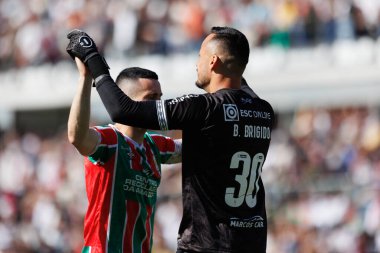 Kikas ve Bruno Brigido (Estrela Amadora) Liga Portekiz maçında CF Estrela Amadora ile Gil Vicente FC (1: 0) arasında Estadio Jose Gomes, Amadora, Lizbon, Portekiz. (Maciej Rogowski)