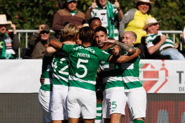 Spor Oyuncuları, Portekiz 'in başkenti Lizbon' daki Estadio Nacional Jamor 'da FC Porto ile Sporting CP (2: 1) arasında oynanan Taca de Portugal 2024 final maçında Jeremiah St. Juste' nin attığı golü kutluyorlar. (Maciej Rogowski)