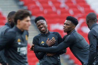 Vinicius Junior, Aurelien Tchouameni UEFA Şampiyonlar Ligi 2024 final maçı öncesinde Wembley Stadyumu, Londra, Birleşik Krallık 'ta Borussia Dortmund ve Real Madrid arasında yapılan resmi antrenman sırasında (Maciej Rogowski))