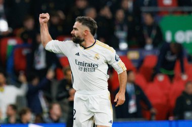 Dani Carvajal, İngiltere 'nin Wembley Stadyumu' nda Borussia Dortmund ve Real Madrid arasında oynanan 2024 Şampiyonlar Ligi final maçında gol attıktan sonra bunu kutlar (Maciej Rogowski)