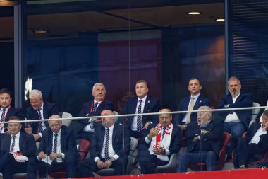 Polonya ve Ukrayna milli takımları arasında oynanan dostluk maçı sırasında Cezary Kulesza, Andriy Shevchenko, Aleksander Kwasniewski ile VIP salonu PGE Narodowy, Varşova, Polonya 