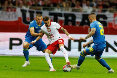 Vitaliy Mykolenko, Sebastian Szymanski Polonya ve Ukrayna milli takımları arasında oynanan PGE Narodowy, Varşova, Polonya 