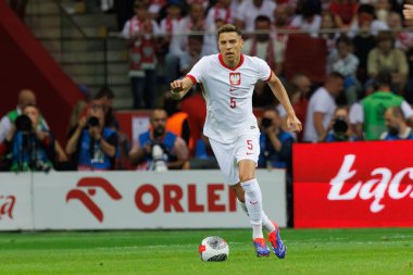 Polonya ve Türkiye milli takımları arasında PGE Narodowy, Varşova, Polonya 'da oynanan dostça maç sırasında Jan Bednarek (Maciej Rogowski)
