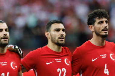 Polonya ve Türkiye milli takımları arasında PGE Narodowy, Varşova, Polonya 'da oynanan dostluk maçı sırasında Kaan Ayhan, Samet Akaydin (Maciej Rogowski))