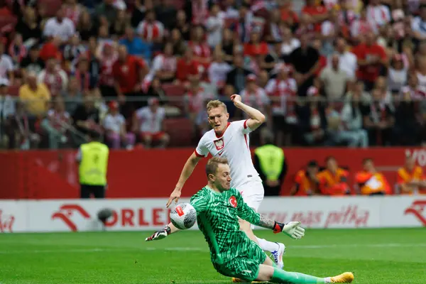 Polonya ve Türkiye milli takımları arasında oynanan PGE Narodowy, Varşova, Polonya (Maciej Rogowski) maçında Karol Swiderski Mert Gunok 'tan gol attı.)