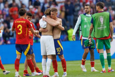 Lovro Majer, Dani Olmo UEFA Euro 2024 maçında İspanya ve Hırvatistan milli takımları arasında Olympiastadion, Berlin, Almanya (Maciej Rogowski))