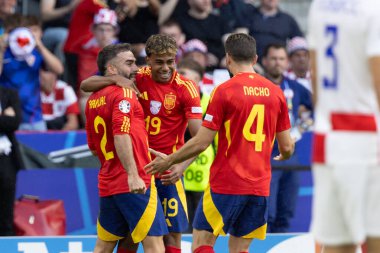 İspanya 'nın oyuncuları, İspanya ve Hırvatistan milli takımları arasında oynanan UEFA Euro 2024 maçında Dani Carvajal' ın attığı gol sonrasında Olympiastadion, Berlin, Almanya 'da (Maciej Rogowski)
