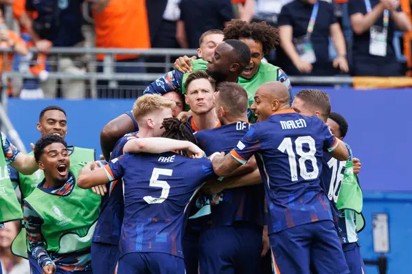 Wout Weghorst ve Hollanda takımı, Polonya ve Hollanda milli takımları arasında oynanan UEFA Euro 2024 maçında attıkları golü Berlin, Almanya 'da Olimpiyat Stadyumu' nda kutladılar (Maciej Rogowski))