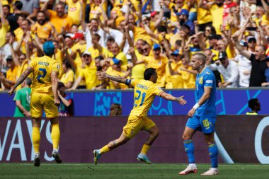 Nicolae Stanciu, Romanya ve Ukrayna milli takımları arasında oynanan UEFA Euro 2024 maçında attığı golü Allianz Arena, Münih, Almanya 'da (Maciej Rogowski) kutluyor.)