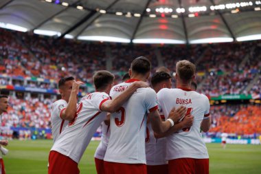 Polonya takımı, Polonya ve Hollanda milli takımları arasında Olympiastadion, Berlin, Almanya 'da oynanan 2024 UEFA Euro 2024 maçında gol attıktan sonra bunu kutluyor.)