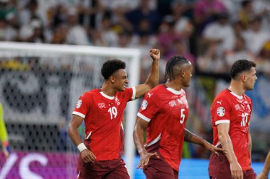 Dan Ndoye, İsviçre ve Almanya milli takımları arasında oynanan UEFA Euro 2024 maçında Almanya 'nın Frankfurt kentinde oynanan Deutsche Bank Park' ta gol attıktan sonra kutlama yaparken görüldü (Maciej Rogowski))