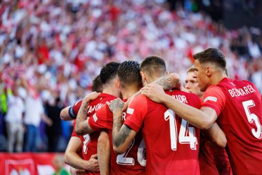 Polonya takımı, Fransa ve Polonya milli takımları arasında oynanan UEFA Euro 2024 maçında Almanya 'nın Dortmund kentindeki Signal Iduna Park' ta Robert Lewandowski 'nin gol üstüne gol attığı görüldü (Maciej Rogowski))