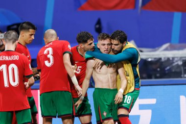 Portekizli oyuncular, Portekiz ve Çek Cumhuriyeti milli takımları arasında oynanan UEFA Euro 2024 maçında Francisco Conceicao 'dan gol üstüne gol atarken Red Bull Arena' da (Maciej Rogowski)