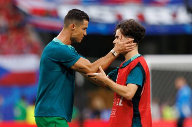 Cristiano Ronaldo ve Vitinha, UEFA Euro 2024 maçında Portekiz ve Çek Cumhuriyeti milli takımları arasında Red Bull Arena 'da (Maciej Rogowski)