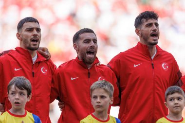 Kaan Ayhan, Orkun Kokcu, Samet Aykadin UEFA Euro 2024 maçında Türkiye ve Portekiz milli takımları arasında Signal Iduna Park, Dortmund, Almanya 'da görüldü (Maciej Rogowski)