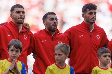 Kaan Ayhan, Orkun Kokcu, Samet Aykadin UEFA Euro 2024 maçında Türkiye ve Portekiz milli takımları arasında Signal Iduna Park, Dortmund, Almanya 'da görüldü (Maciej Rogowski)